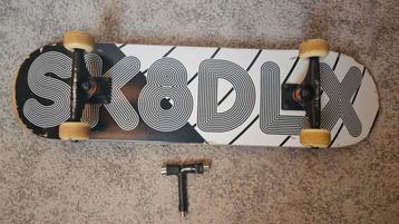 Skateboard + T-multi tool beschikbaar voor biedingen