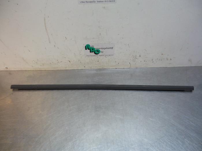 Joint de vitre d'un Volkswagen Polo (Polo 17-), Autos : Pièces & Accessoires, Carrosserie & Tôlerie, Volkswagen, Utilisé, 3 mois de garantie