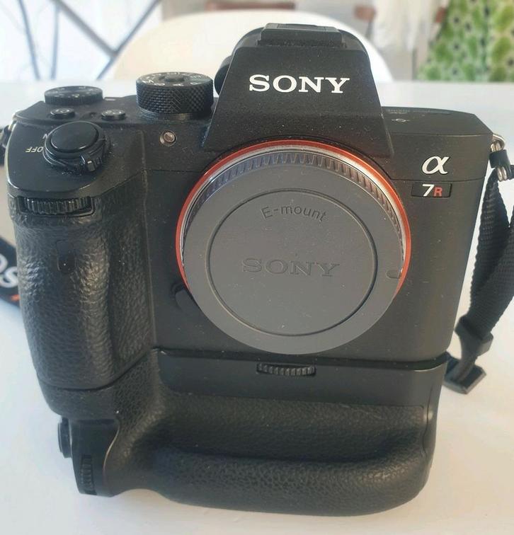 Sony A7R III + Meike grip + 3 batteries / Chilli charger, Audio, Tv en Foto, Fotocamera's Digitaal, Zo goed als nieuw, Sony, Ophalen