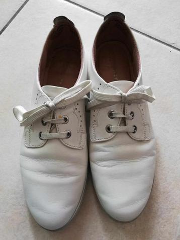 Tamaris P39 veterschoenen beschikbaar voor biedingen