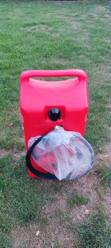 Jerrycan brandstof tank met slang en vulkop beschikbaar voor biedingen