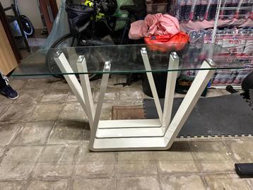 Glazen tafel  beschikbaar voor biedingen