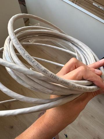 Ethernet kabel - ongeveer 4 meter beschikbaar voor biedingen