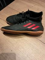 Indoor voetbalschoenen maat 43 adidas, Sport en Fitness, Voetbal, Ophalen of Verzenden, Zo goed als nieuw