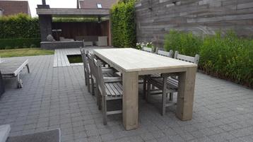 Eettafel van hout disponible aux enchères