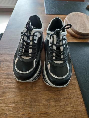 Liu jo schoenen  beschikbaar voor biedingen