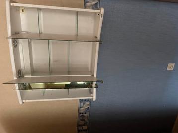 Kast beschikbaar voor biedingen