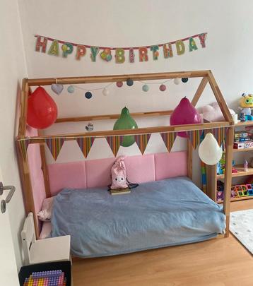 Bedhuisje / kinderbed 80x160cm + matras + accessoires beschikbaar voor biedingen