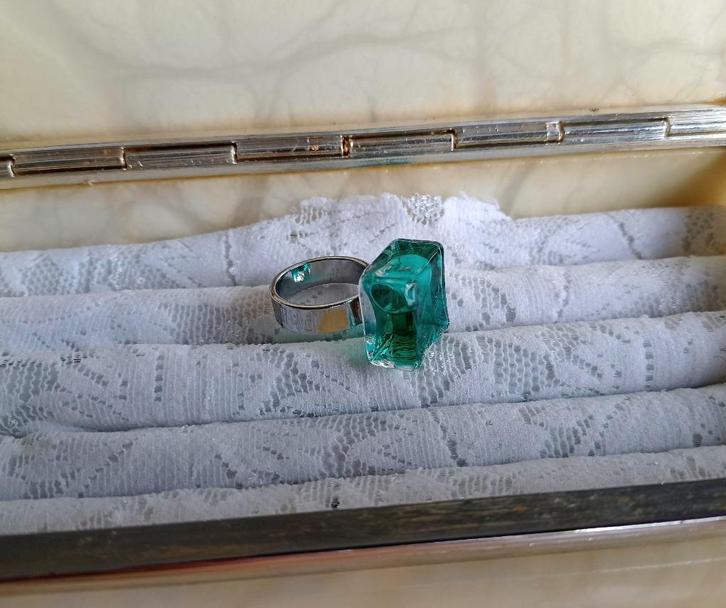 y2k - Pylones glazen kubus ring, groen, 17mm, nieuw, Handtassen en Accessoires, Ringen, Nieuw, Dame, 17 tot 18, Groen, Ophalen of Verzenden