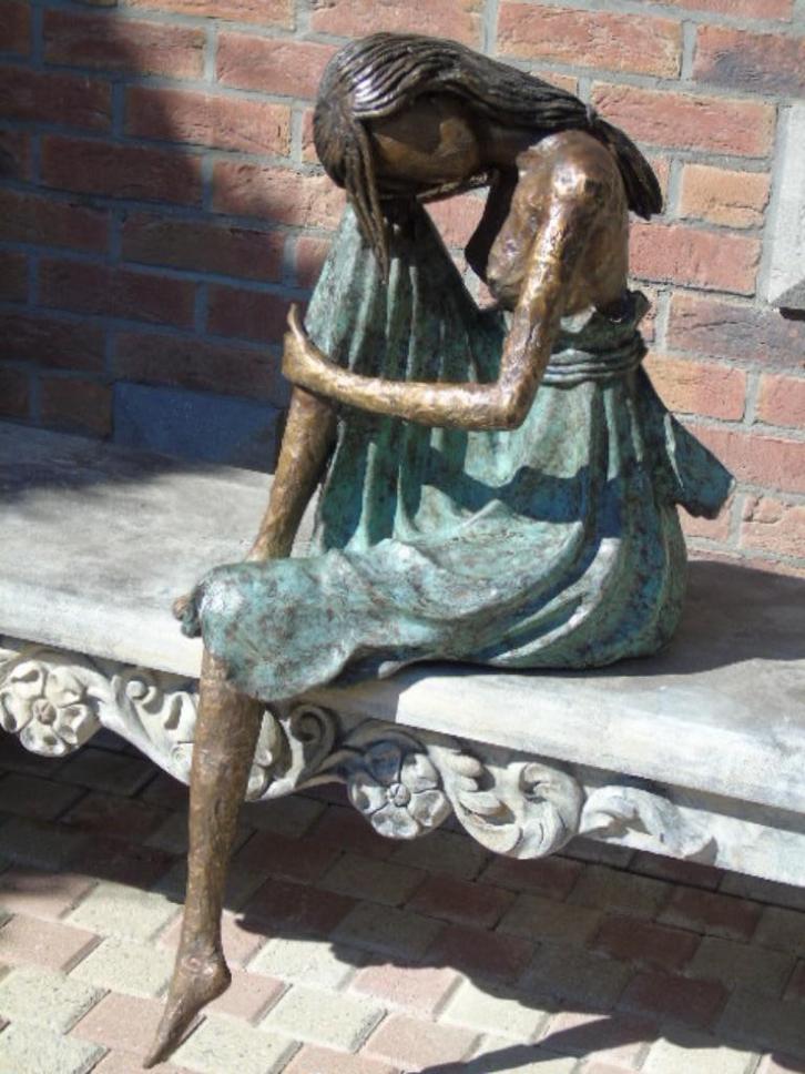 Bronzen beeld van een gezichtloos meisje, Tuin en Terras, Tuinwanddecoratie, Nieuw, Ophalen