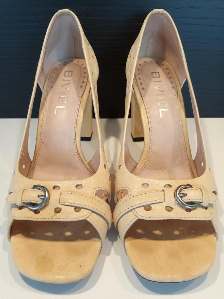Biviel pumps maat 39, Kleding | Dames, Schoenen, Zo goed als nieuw, Pumps, Geel, Ophalen