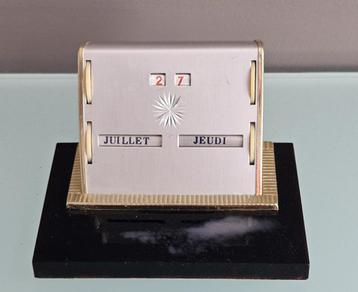 Vintage eeuwigdurende kalender uit de jaren 60 beschikbaar voor biedingen