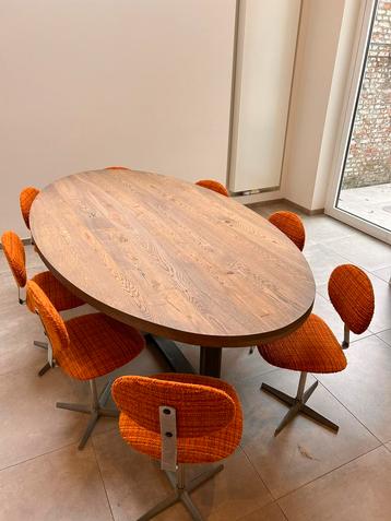 Ovalen eettafel met stalen onderstel, Huis en Inrichting, Tafels | Eettafels, Ophalen, Zo goed als nieuw, Eikenhout