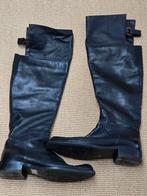 Leder knielaarzen, Enlèvement, Noir