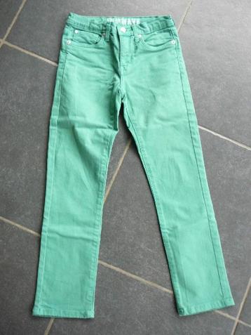 groene broek met vertelbare band beschikbaar voor biedingen