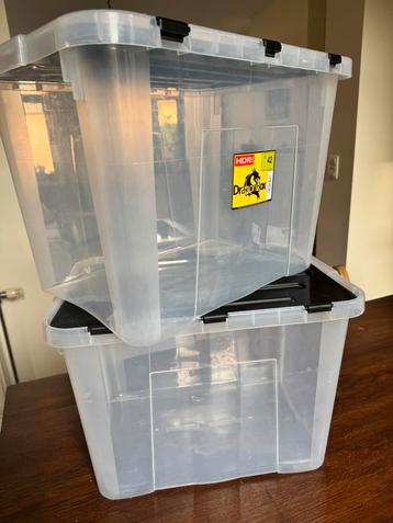 Twee grote dragonboxen van 42 liter merk Heidrun beschikbaar voor biedingen