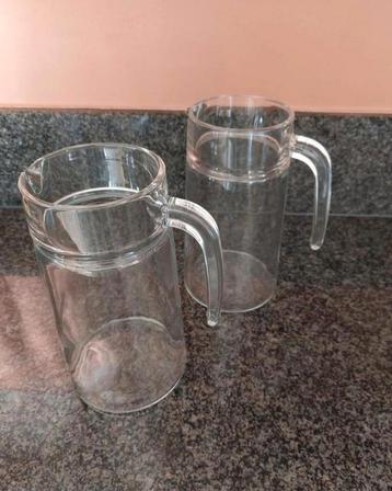 2 waterkaraffen beschikbaar voor biedingen