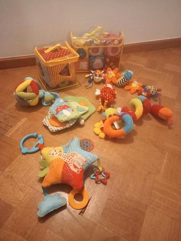 pakket zacht babyspeelgoed voor park of onderweg beschikbaar voor biedingen