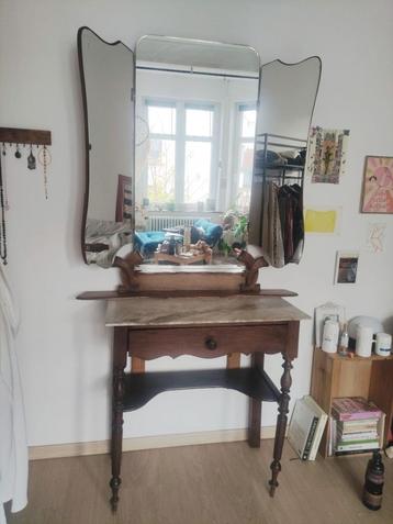 Coiffeuse en bois avec miroir et tablette en marbre beschikbaar voor biedingen