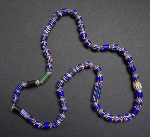 Art Africain - Collier perles de troc Chevrons Murano, Antiquités & Art, Antiquités | Verre & Cristal, Enlèvement ou Envoi