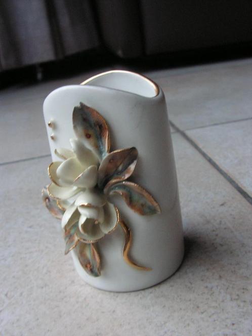 Beau vase fait main en porcelaine (de Roumanie)., Antiquités & Art, Antiquités | Porcelaine, Enlèvement ou Envoi