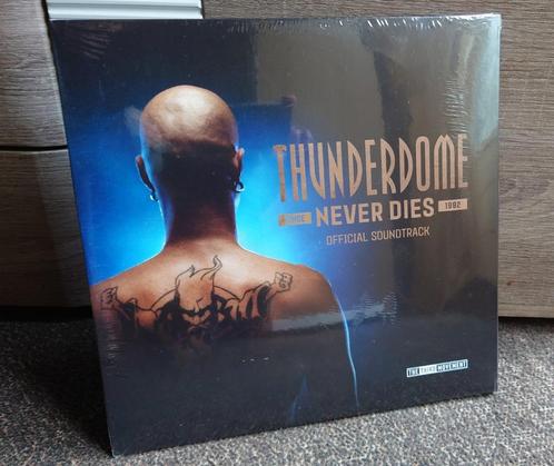 Thunderdome Never Dies (Official Soundtrack) (3LP-Red/Blue), Cd's en Dvd's, Vinyl | Dance en House, Nieuw in verpakking, Verzenden