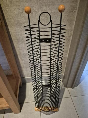 Cd rek beschikbaar voor biedingen