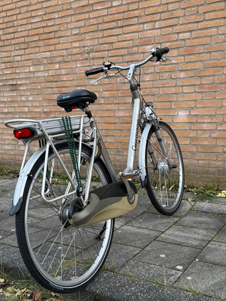 Prachtige elektrische E-bike fiets rijdt lekker vlot en snel, Fietsen en Brommers, Elektrische fietsen, Zo goed als nieuw, 50 km per accu of meer