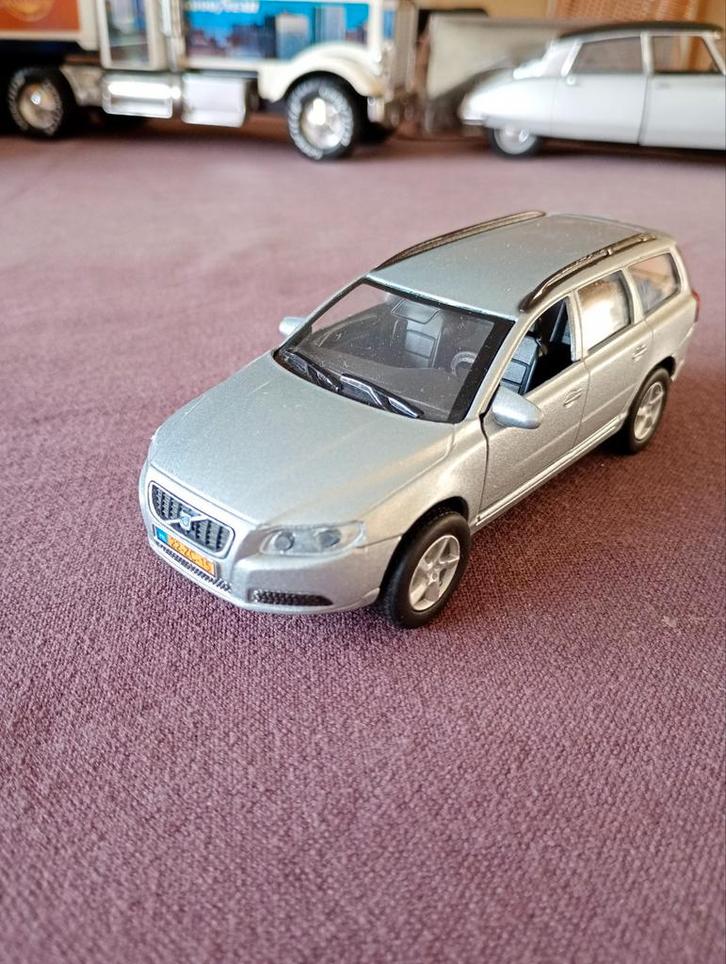 Volvo V70, Hobby en Vrije tijd, Modelauto's | 1:43, Zo goed als nieuw, Ophalen of Verzenden