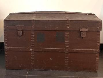 Authentieke scheepskoffer beschikbaar voor biedingen