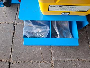Mobiele slangenpers pneumatisch bediend 1/4" - 1" BSP beschikbaar voor biedingen