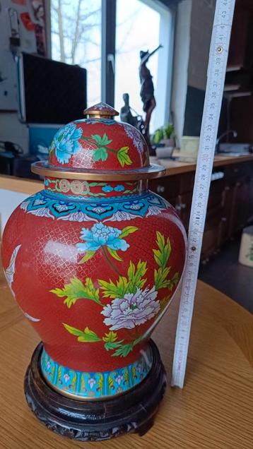 Chinese potiche met floraal decor en paradijsvogels beschikbaar voor biedingen