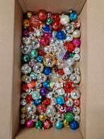 Retro glazen en plastic kerstballen, Enlèvement