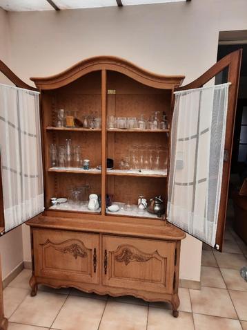 Vintage vitrinekast de luxe beschikbaar voor biedingen