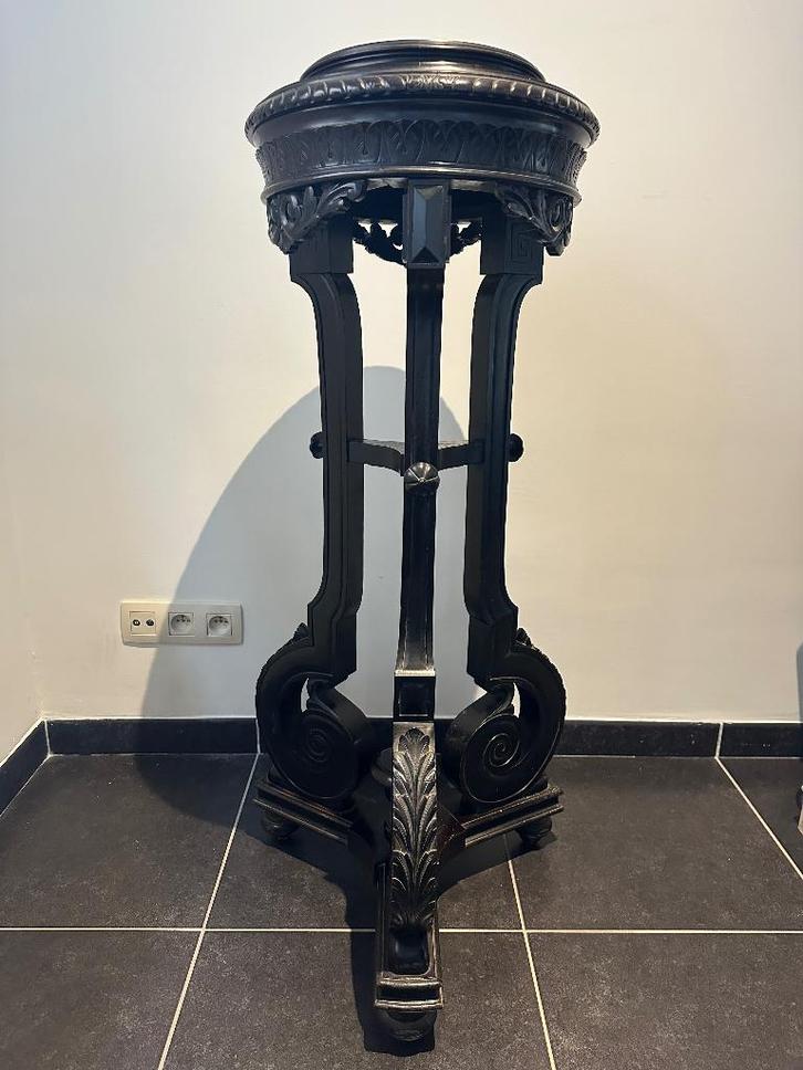 Grote zwartgeblakerde Napoleon III sokkelstandaard, Antiek en Kunst, Antiek | Meubels | Tafels, Ophalen of Verzenden