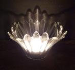 2 theelichthoudertjes in frost glas, vorm lotusbloem, Ophalen of Verzenden, Zo goed als nieuw, Kandelaar, Minder dan 25 cm