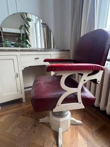 Unieke vintage kappersset – met marmer blad en leren stoel beschikbaar voor biedingen