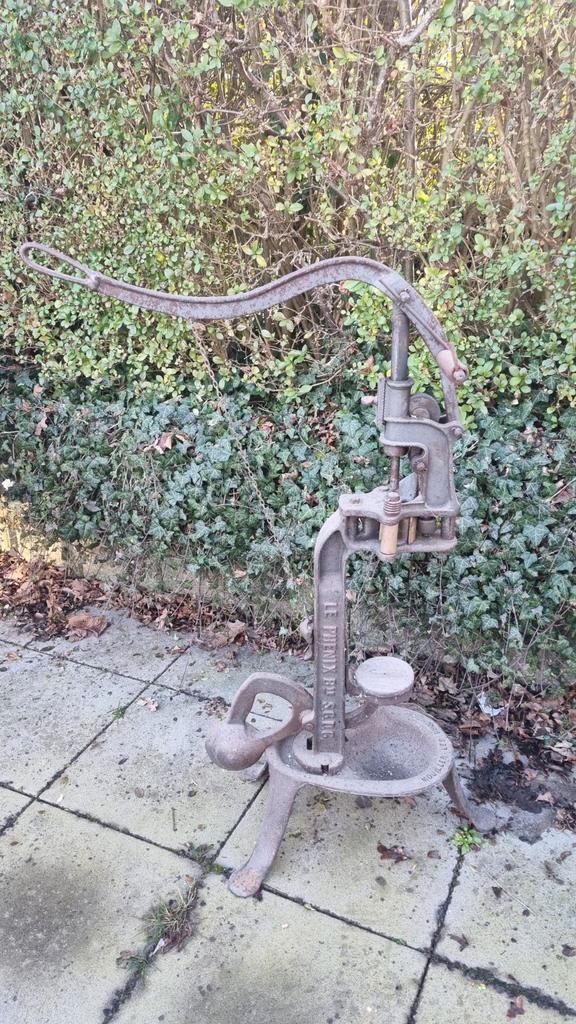 Boucheuse à bouteilles en fonte, Antiquités & Art, Art | Autres Art