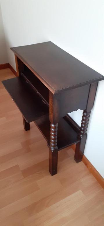 Halkastje of bijzettafeltje beschikbaar voor biedingen