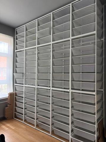 Jonaxel opberg  beschikbaar voor biedingen