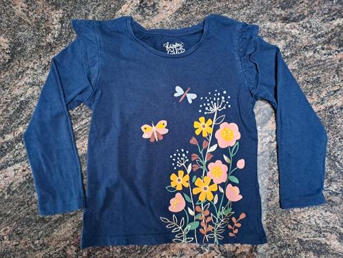 Mt 110 Donkerblauwe T-shirt lange mouwen bloemen en vlinders, Kinderen en Baby's, Kinderkleding | Maat 110, Zo goed als nieuw