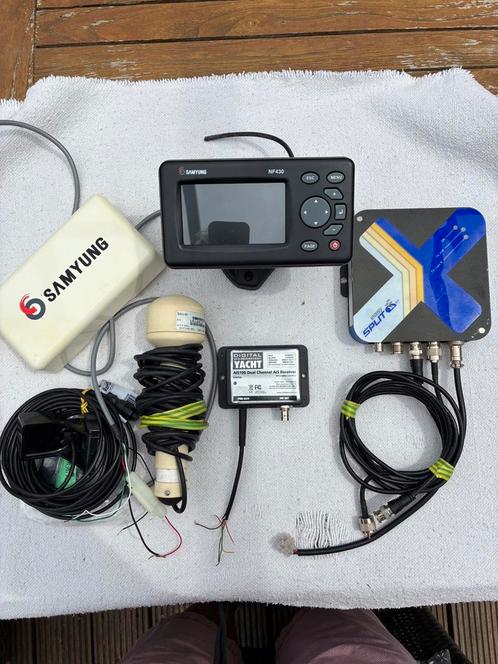 Kaartplotter / fish finder / AIS / antennesplitter, Watersport en Boten, Navigatiemiddelen en Scheepselektronica, Gebruikt, Kaartplotter of Fish Finder