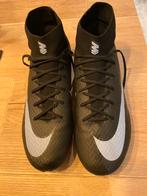 Nike performance 44, Sport en Fitness, Voetbal, Ophalen, Zo goed als nieuw, Schoenen