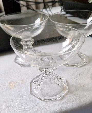 Val saint lambert- Yale 3 champagne coupes beschikbaar voor biedingen