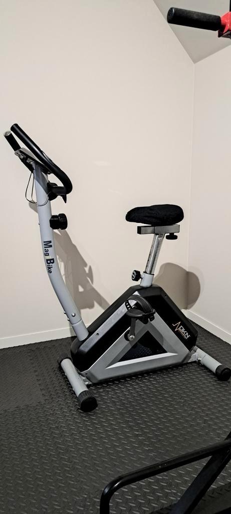 Hometrainer - werkt perfect!, Sport en Fitness, Fitnessmaterialen, Gebruikt, Ophalen