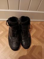 Motolaarzen, Enlèvement