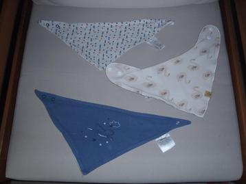 1 set van 3 driehoekige slabbetjes beschikbaar voor biedingen