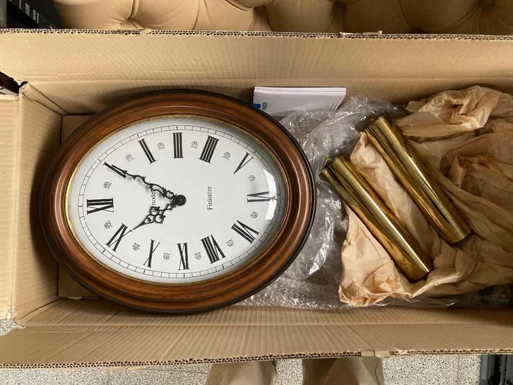 2 klokken, 1 nieuwe en 1 gebruikte, Huis en Inrichting, Woonaccessoires | Klokken, Nieuw, Wandklok, Analoog, Ophalen