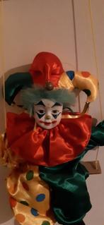 Clown au visage et aux mains en porcelaine., Enlèvement