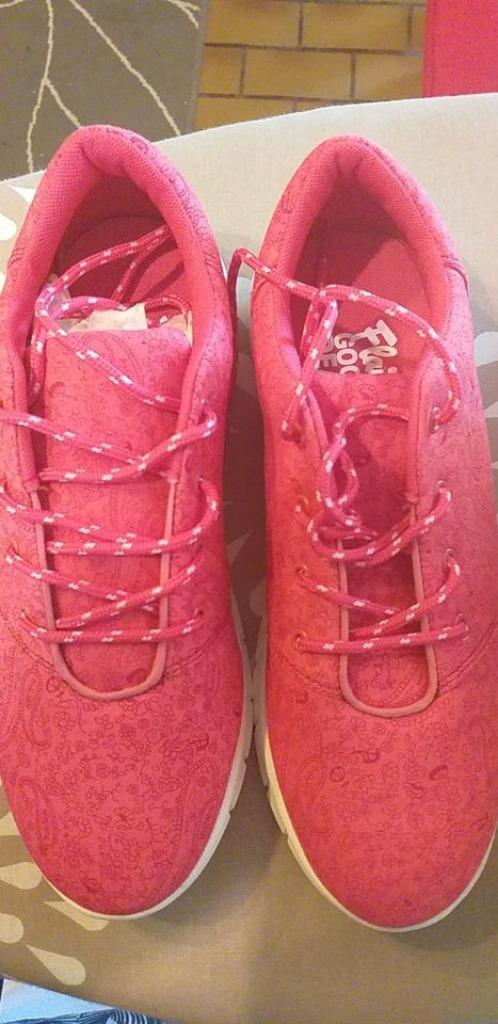 Chaussures neuves roses Pointure 41, Vêtements | Femmes, Chaussures, Neuf, Sneakers et Baskets, Rose, Enlèvement ou Envoi